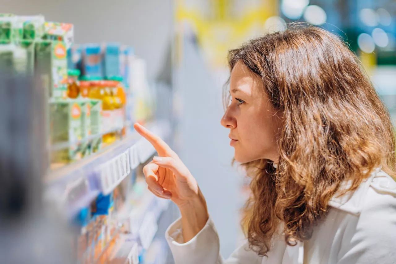 Od 1 lipca sklepy we Francji będą musiały informować konsumentów o manipulacjach związanych z wielkością i zawartością opakowań produktów (fot. Shutterstock)