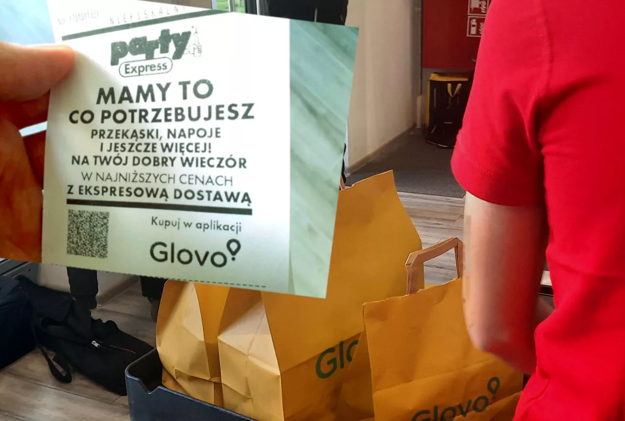 Party Express to usługa uruchomiona przez Biedronkę na platformie Glovo (fot. wiadomoscihandlowe.pl)