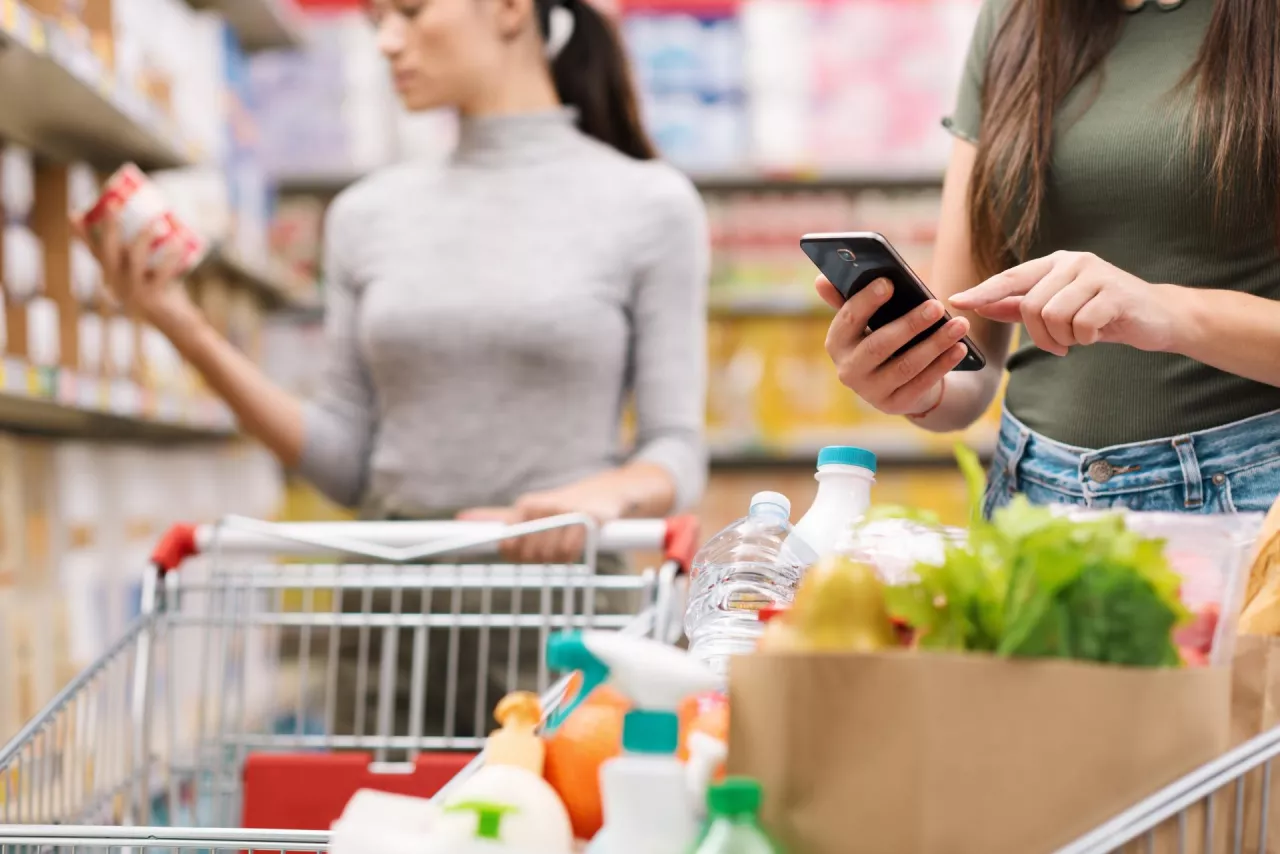 Co będzie się działo dalej z inflacją w Polsce, w tym z cenami żywności? (fot. Shutterstock)