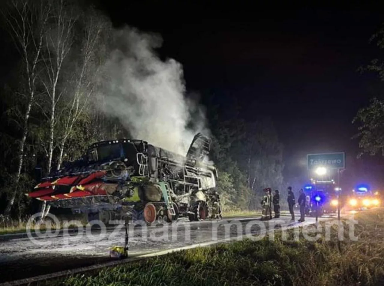 Kombajn zapalił się podczas jazdy.