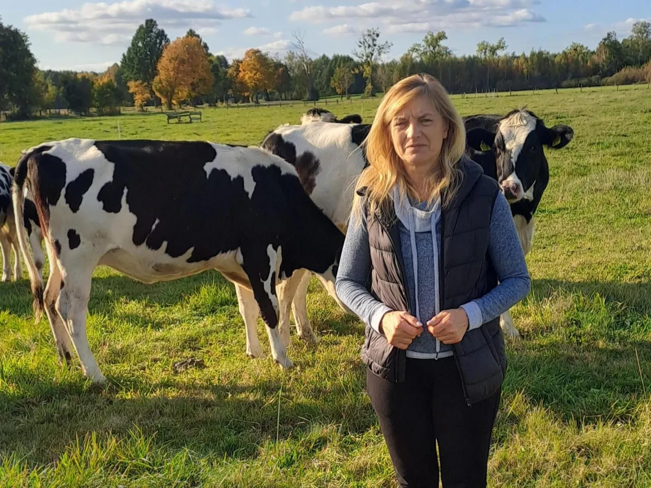 Barbara Majkowska prowadzi rodzinne gospodarstwo razem z mężem oraz synem we wsi Dobrołęka (pow. ostrołęcki, gm. Olszewo-Borki).