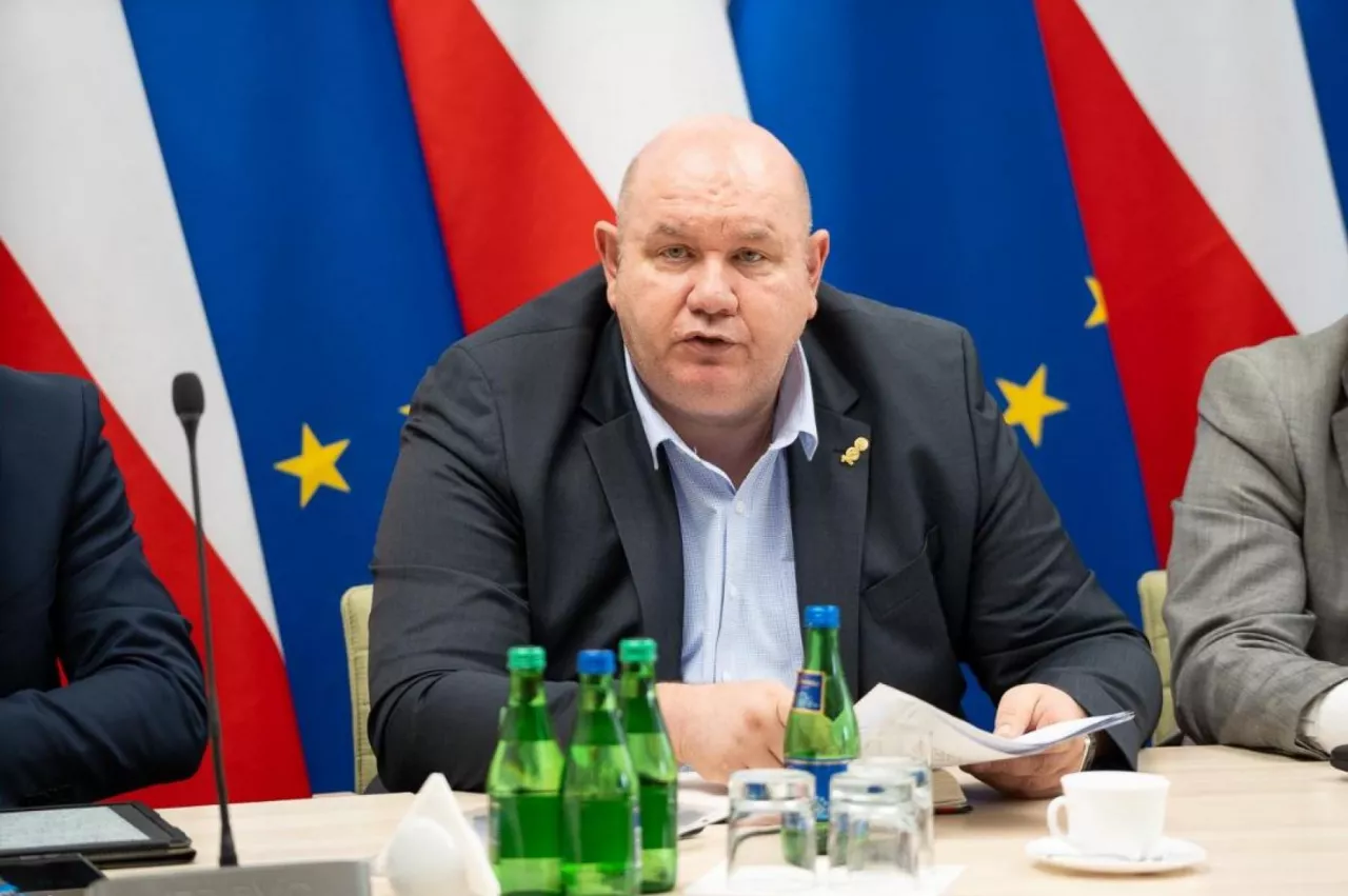 Pryszczyca w stadzie 1400 sztuk bydła. Jak inspekcja chce chronić polskich rolników?