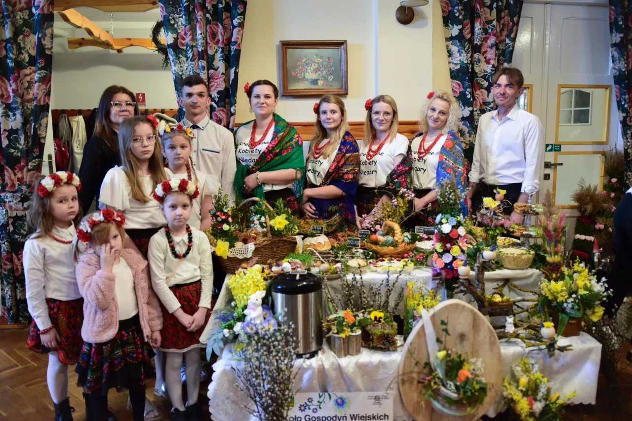 Stół wielkanocny Kreatywnych Kobiet w tegorocznym konkursie. Tym razem otrzymał drugą lokatę, ale dwa lata z rzędu był najwyżej na podium