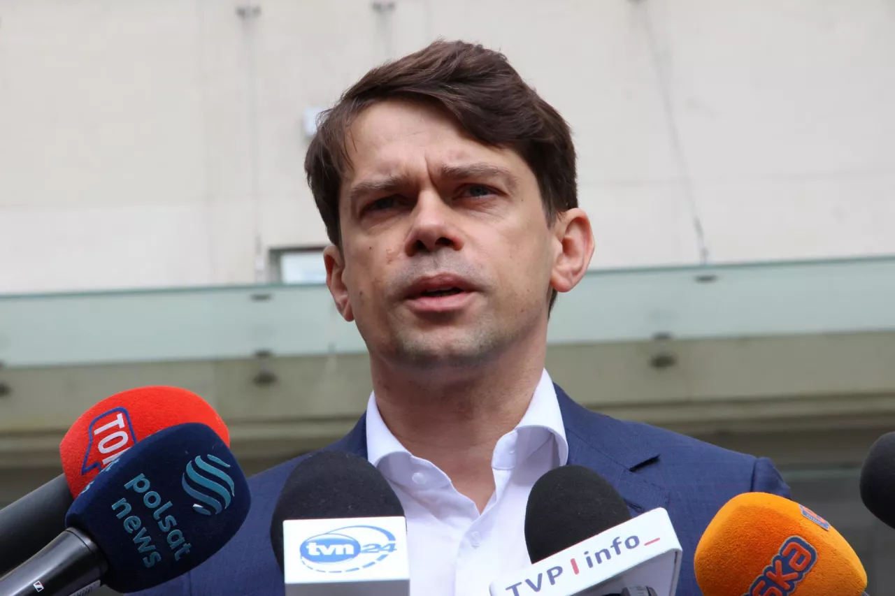 Kołodziejczak: należy kupić szlabany i zamknąć przejścia graniczne