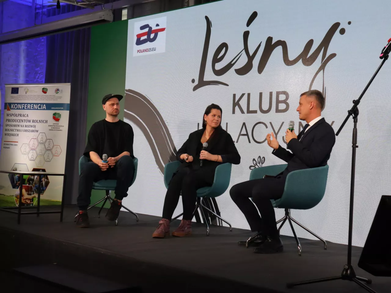 Jakub Chwistek i Magdalena Zawadzka – twórcy Leśnego Klubu Kolacyjnego, wraz z Aleksandrem Bomberskim, brokerem innowacji z CDR w Brwinowie