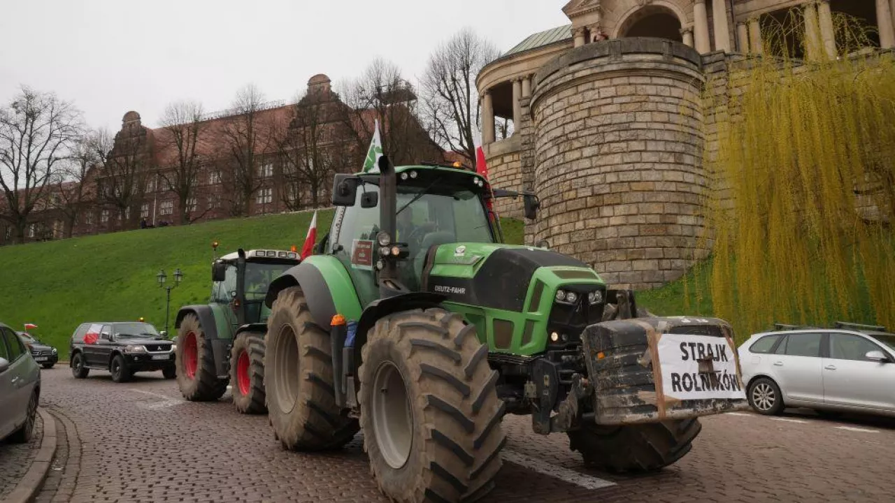 Bunt rolników. Zostawiają pola, jadą na Wały. ”Mamy powypalane całe połacie”