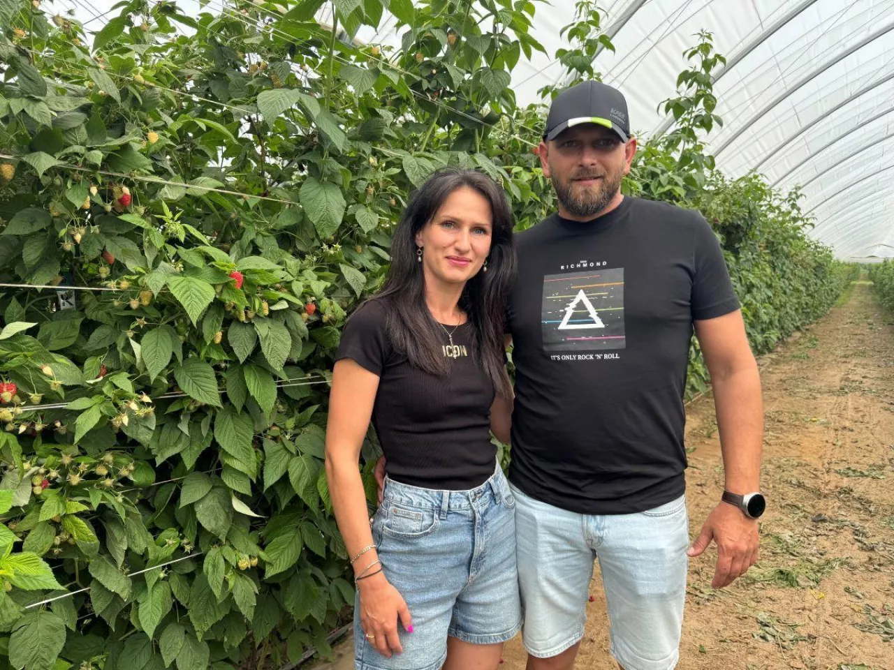 Agata i Mateusz Kwiatkowscy w swym gospodarstwie