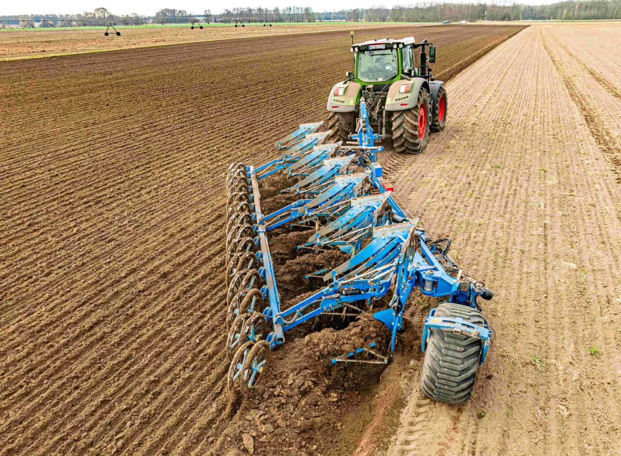 Diamant 18 może współpracować z ciągnikami o mocy nawet do 650 KM. Maszyna może liczyć 8 korpusów