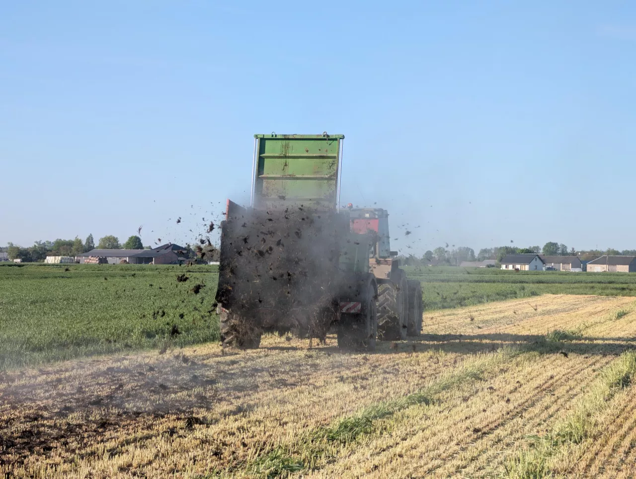 Do kiedy wywozić obornik, gnojowicę i gnojówkę na pole?