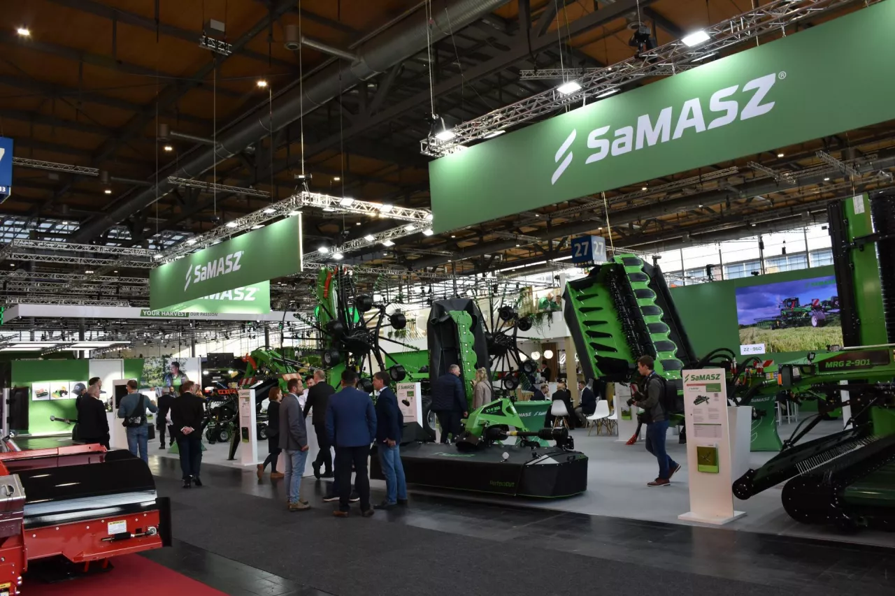 Firma Samasz w Hanowerze przedstawiła kompleksową ofertę urządzeń do koszenia, przetrząsania i zgrabiania zielonek, w tym dwie maszyny premierowe