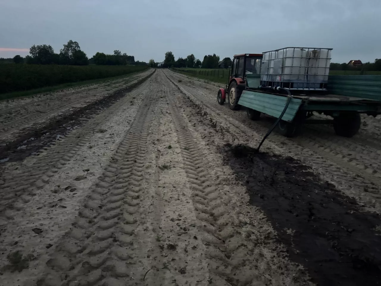 Rozlewanie Carbohumiku na ADF