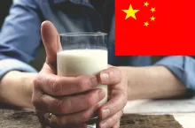 Decyzja Chin pojawia się w czasie, gdy globalny rynek mleka zmaga się z rosnącą podażą surowca oraz presją na ceny