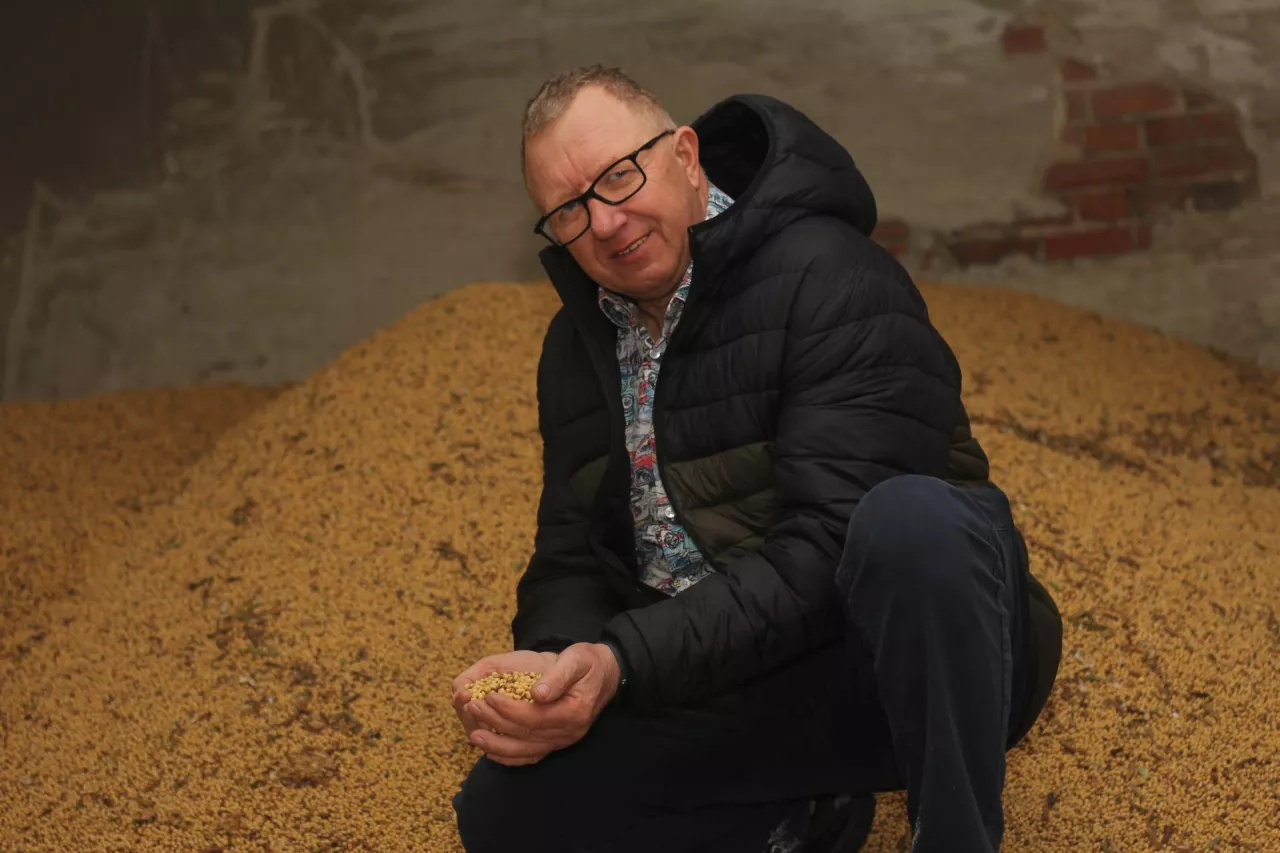 Waldemar Szłapak: Usługi rolnicze, skup i sprzedaż zboża rolnik uprawiający soję