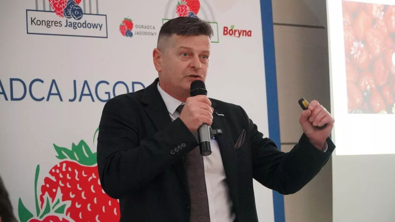 Dr hab. Zbigniew Jarosz, Doradca Jagodowy, w trakcie konferencji Praktycznie o truskawkach