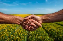 Darowizna gospodarstwa rolnego – jak bezpiecznie przekazać ziemię i uniknąć problemów?