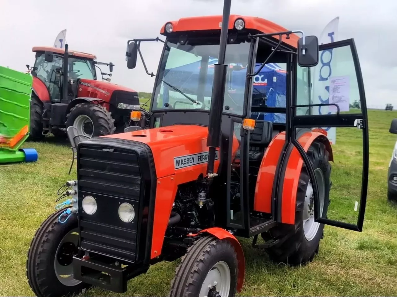 Odnowiony MF 255 w wersji sadowniczej