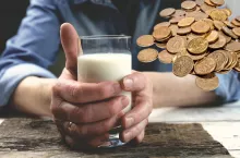 Promocje z mlekiem i masłem po 0,99 zł są tylko widocznym elementem głębszego problemu