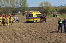 14-latek prosto z pola zabrany został do szpitala